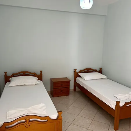 Port Side Apartament 01 ساراندا